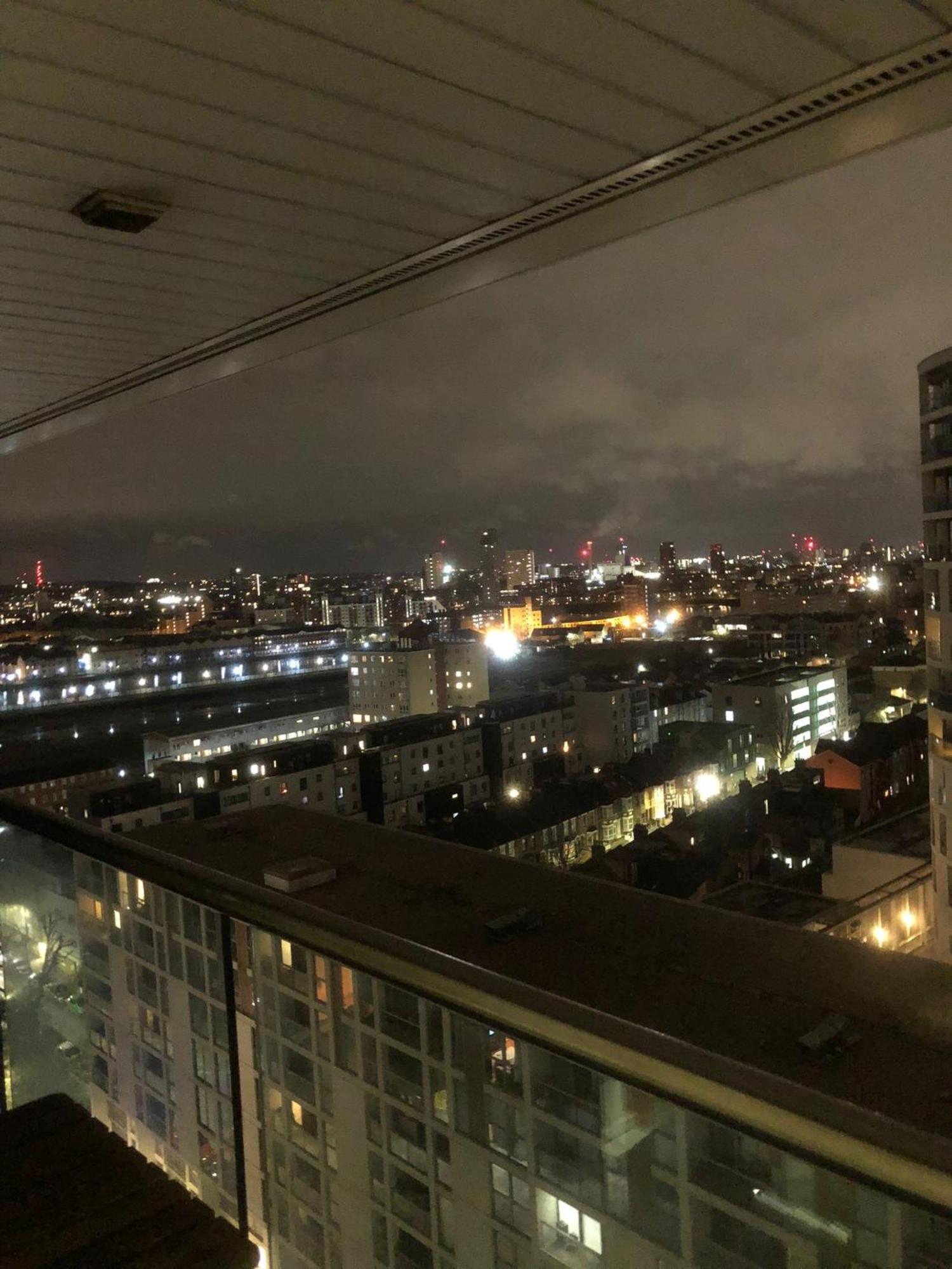 Modern 2Bed 2Bath Apartment Canary Wharf - Upto 5 Person Londres Exterior foto