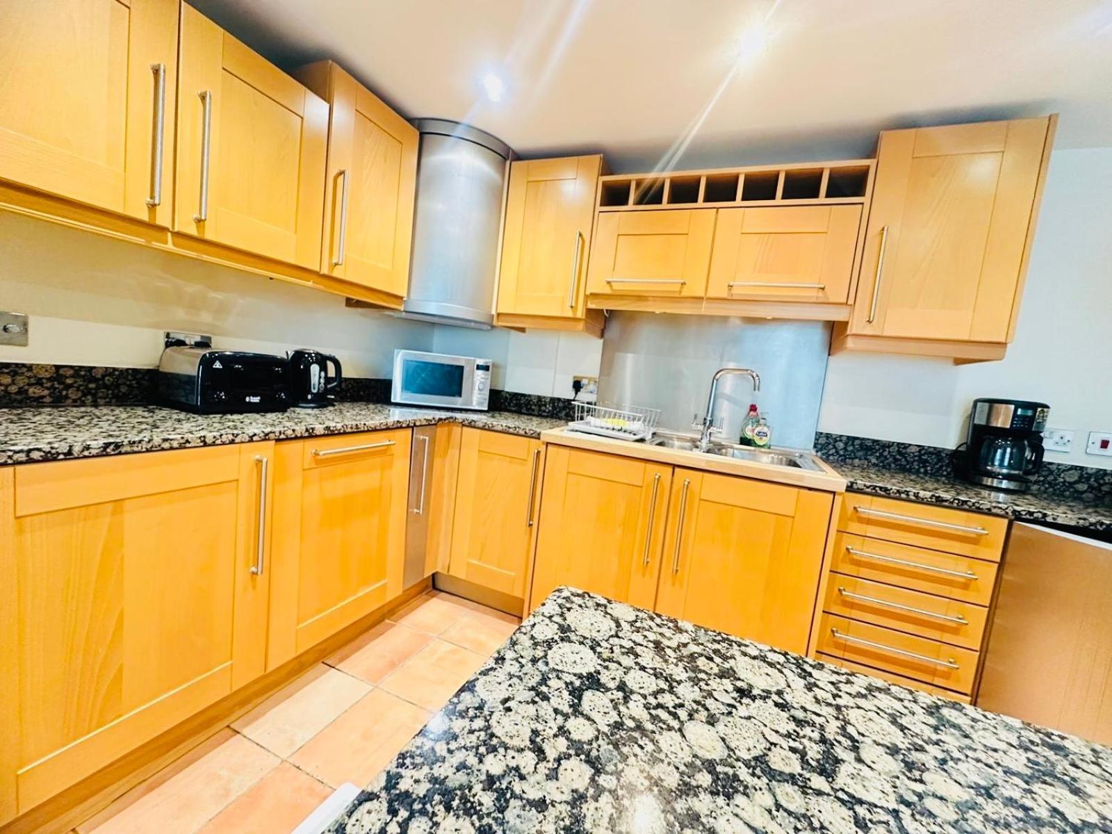 Modern 2Bed 2Bath Apartment Canary Wharf - Upto 5 Person Londres Exterior foto