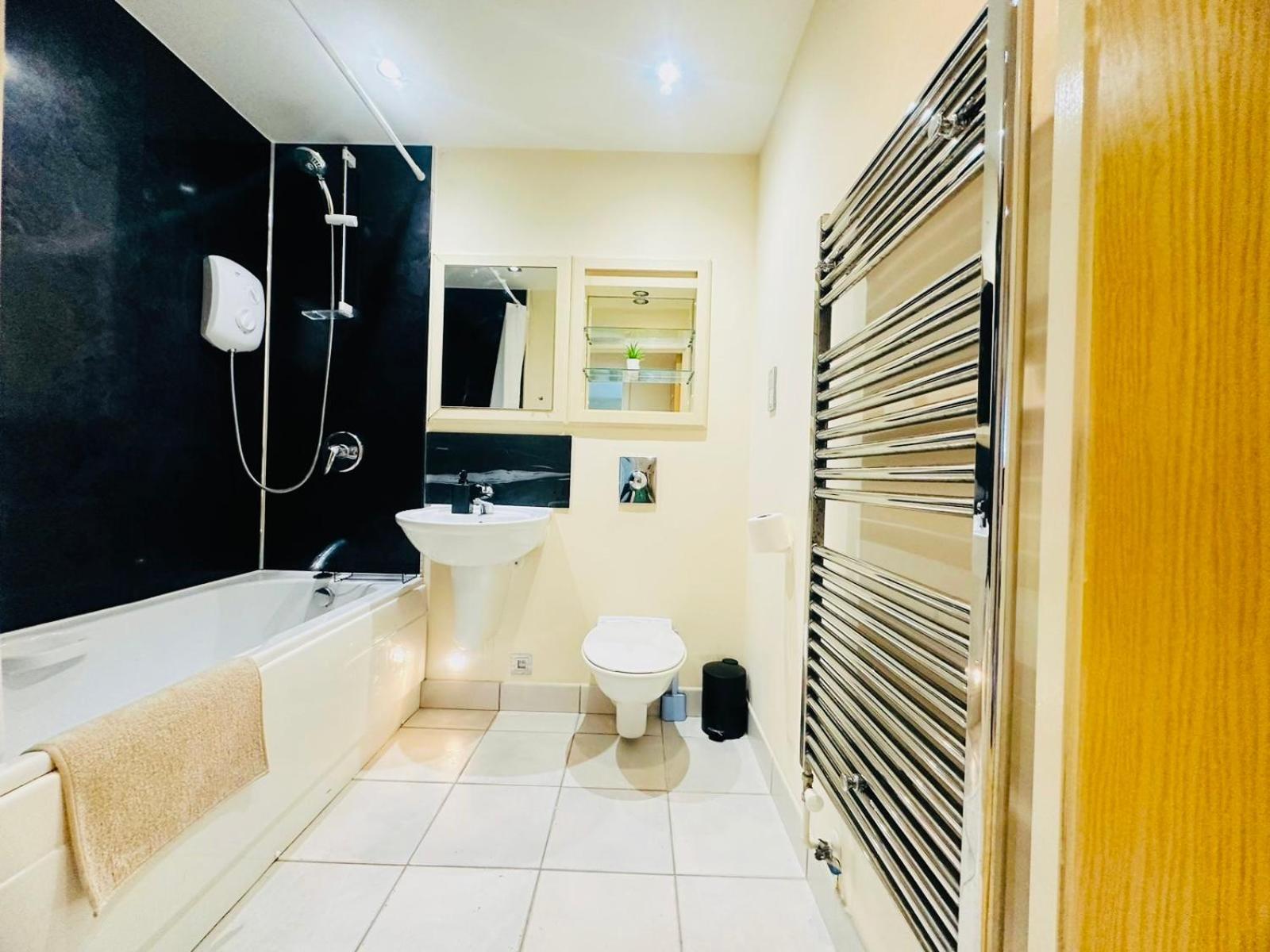 Modern 2Bed 2Bath Apartment Canary Wharf - Upto 5 Person Londres Exterior foto