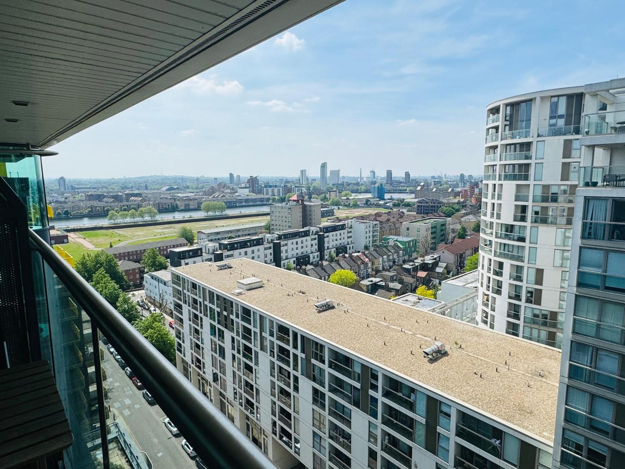 Modern 2Bed 2Bath Apartment Canary Wharf - Upto 5 Person Londres Exterior foto