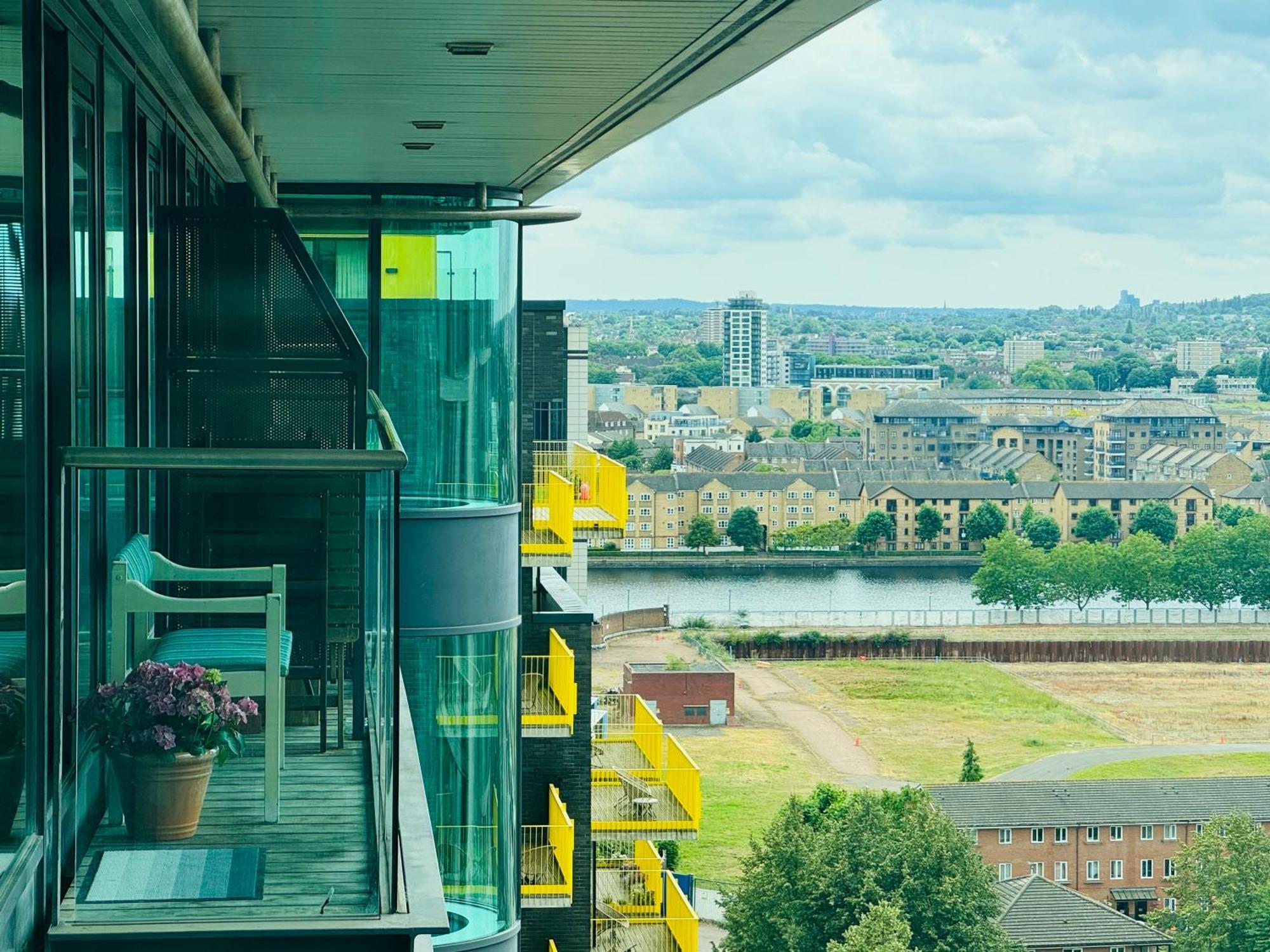Modern 2Bed 2Bath Apartment Canary Wharf - Upto 5 Person Londres Exterior foto