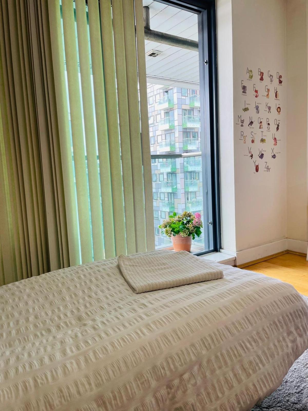 Modern 2Bed 2Bath Apartment Canary Wharf - Upto 5 Person Londres Exterior foto