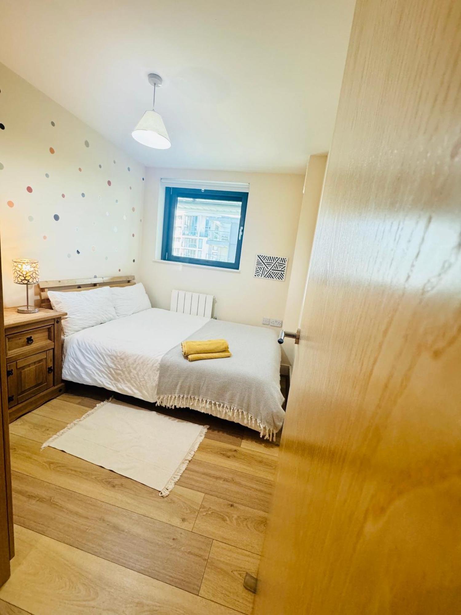 Modern 2Bed 2Bath Apartment Canary Wharf - Upto 5 Person Londres Exterior foto